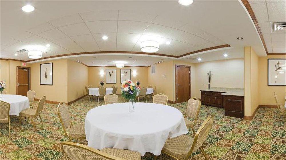 Holiday Inn Express & Suites Fredericksburg By Ihg Eksteriør billede