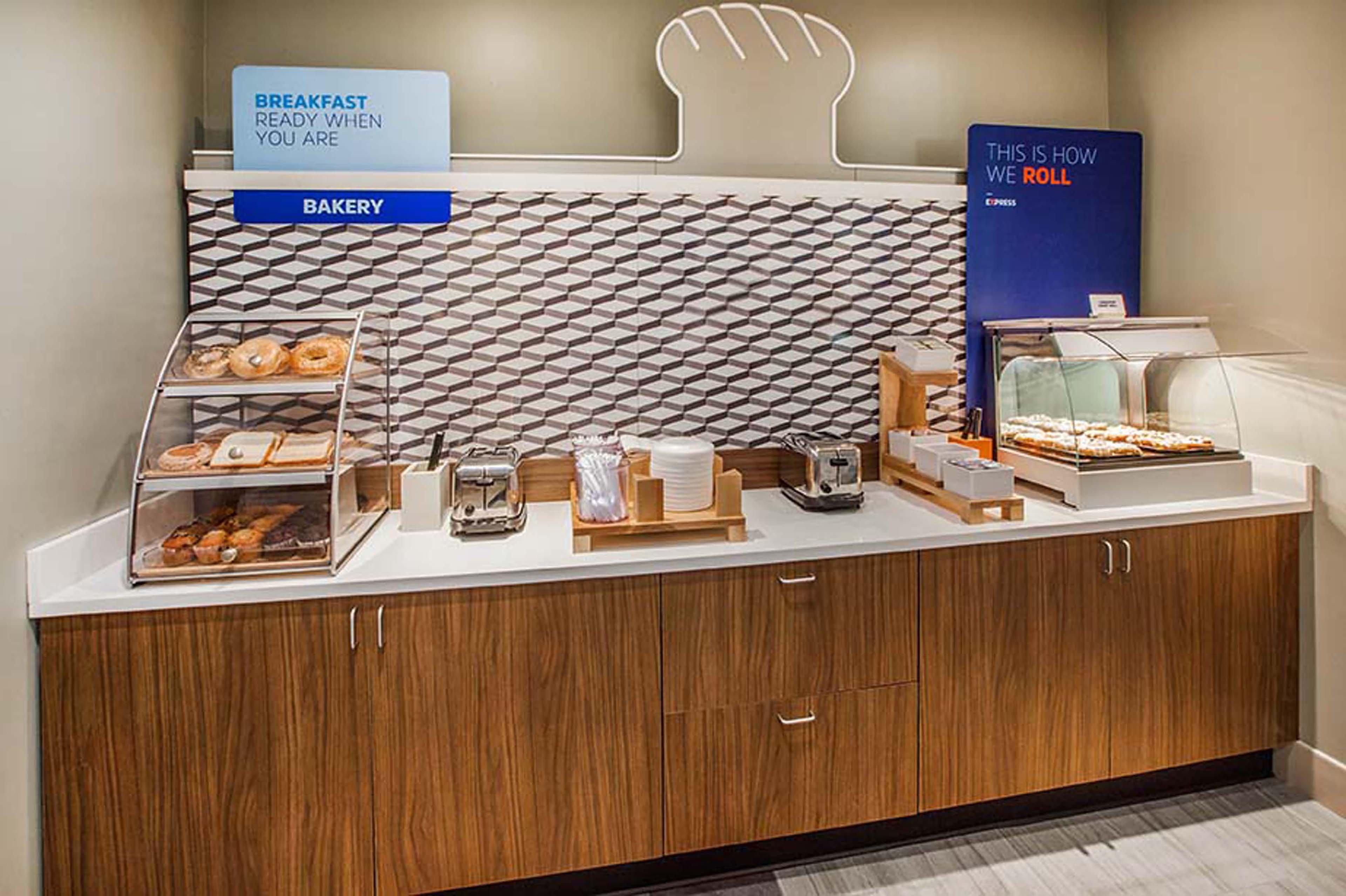 Holiday Inn Express & Suites Fredericksburg By Ihg Eksteriør billede