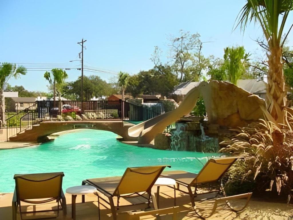 Holiday Inn Express & Suites Fredericksburg By Ihg Eksteriør billede