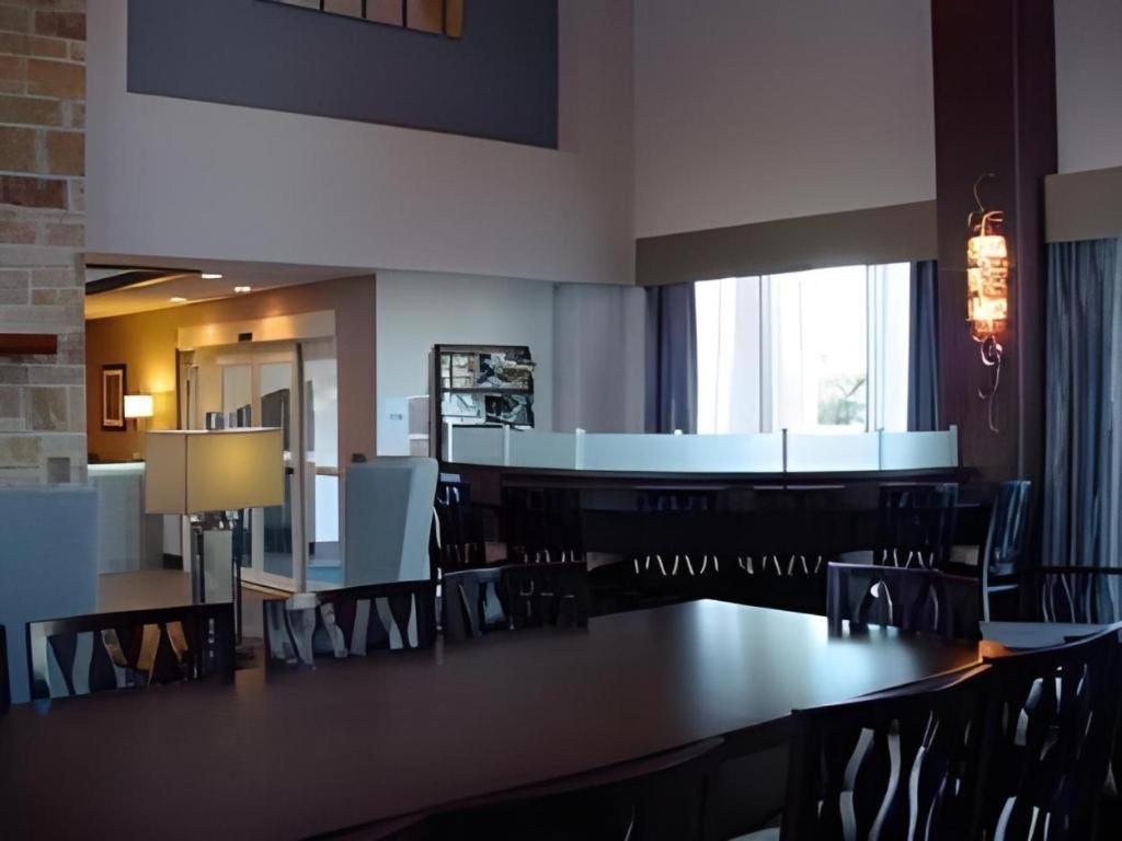 Holiday Inn Express & Suites Fredericksburg By Ihg Eksteriør billede