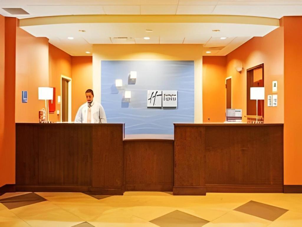 Holiday Inn Express & Suites Fredericksburg By Ihg Eksteriør billede