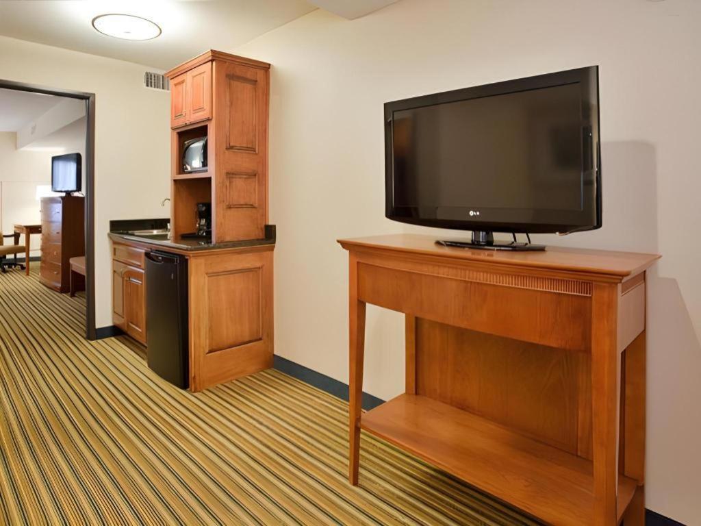 Holiday Inn Express & Suites Fredericksburg By Ihg Eksteriør billede