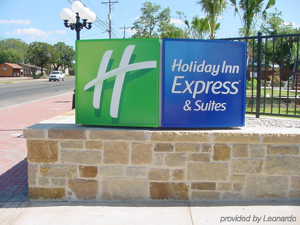 Holiday Inn Express & Suites Fredericksburg By Ihg Eksteriør billede