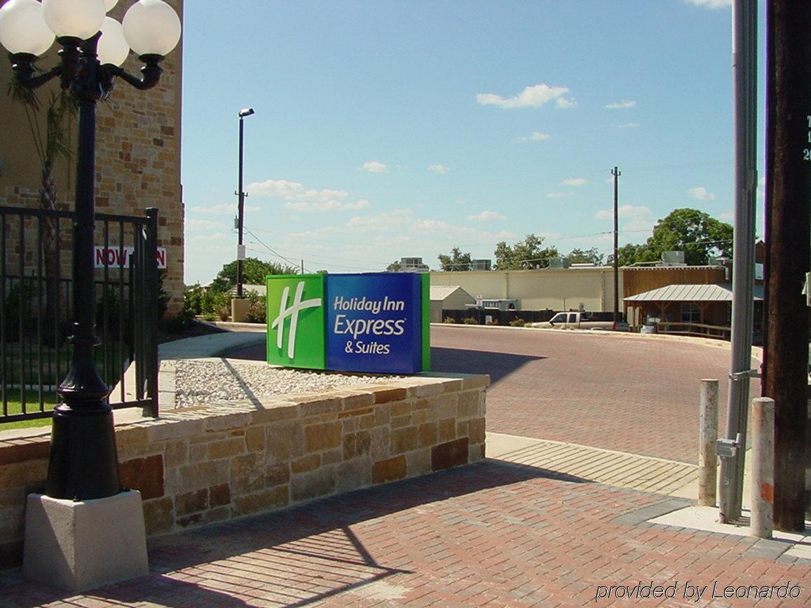 Holiday Inn Express & Suites Fredericksburg By Ihg Eksteriør billede